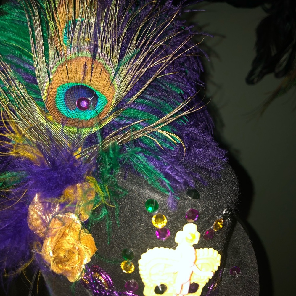 Mardi Gras headband mini feathered hat 🎩 - Picture 4 of 4